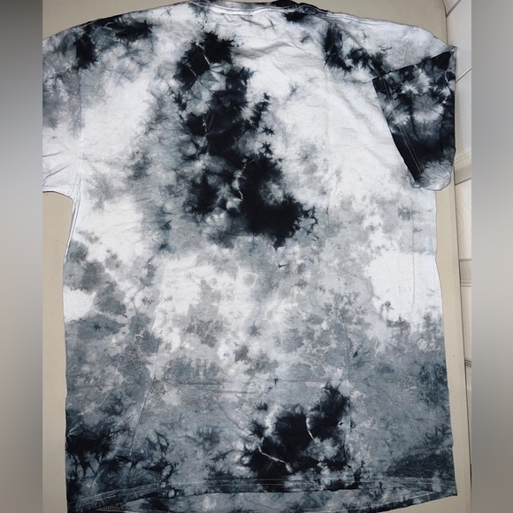 🩶 NWOT! Official Aaliyah Tie Dye Tee - Picture 3 of 5